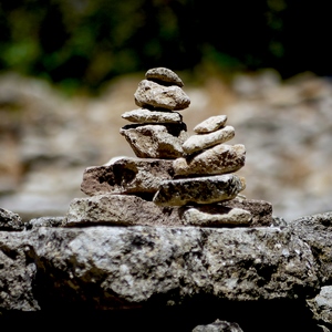 Un monticule de pierres en montagne - France  - collection de photos clin d'oeil, catégorie clindoeil