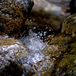 Clapotis d'eau dans une cascade - Corse  - collection de photos clin d'oeil, catégorie clindoeil