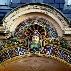 Décoration en céramiques d'une façade à Mer-les-Bains - France  - collection de photos clin d'oeil, catégorie rues